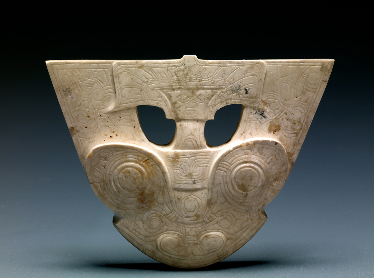 2-1良渚文化神人兽面纹玉牌饰.jpg